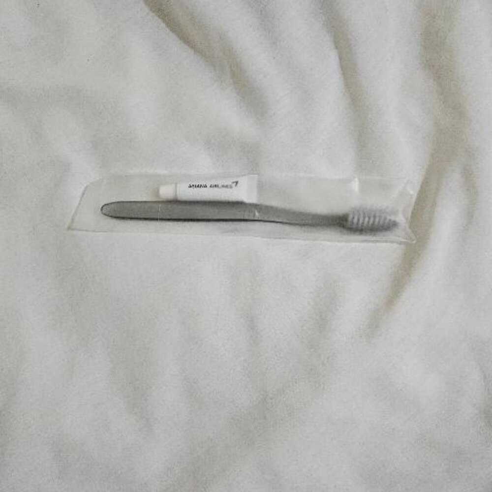 (NEW) Asiana Airlines Toothbrush & Toothpaste